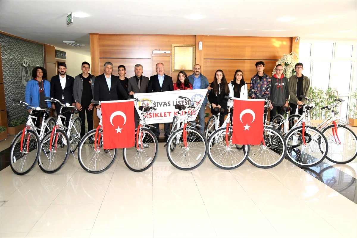 Başkan Bilgin öğrencilere bisiklet hediye etti