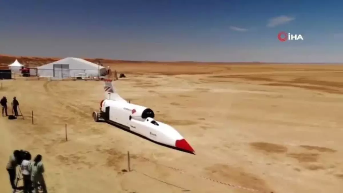 Bloodhound dünyanın en hızlı aracı olmaya hazırlanıyorBloodhound test sürüşleri için Kalahari...