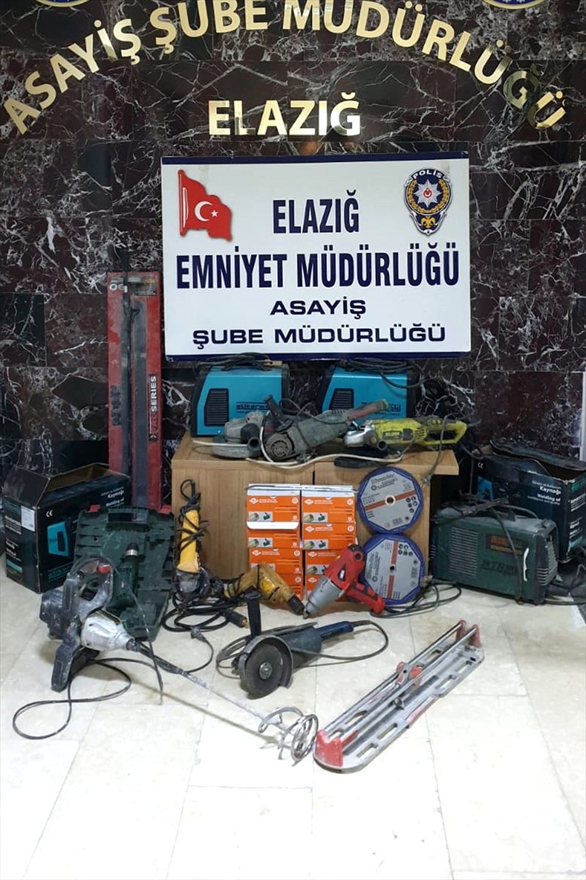 Elazığ\'da hırsızlık zanlısı 3 kişi tutuklandı