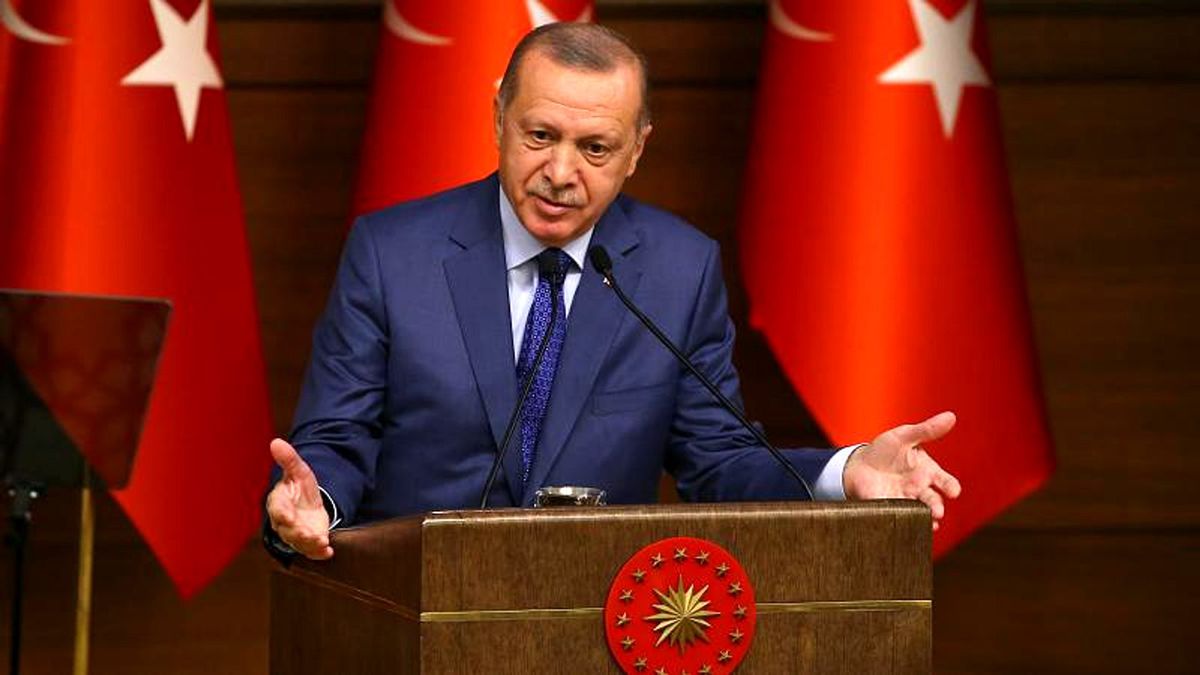 Erdoğan: \'Kapıları açarız\' dediğimiz zaman tutuşuyorlar