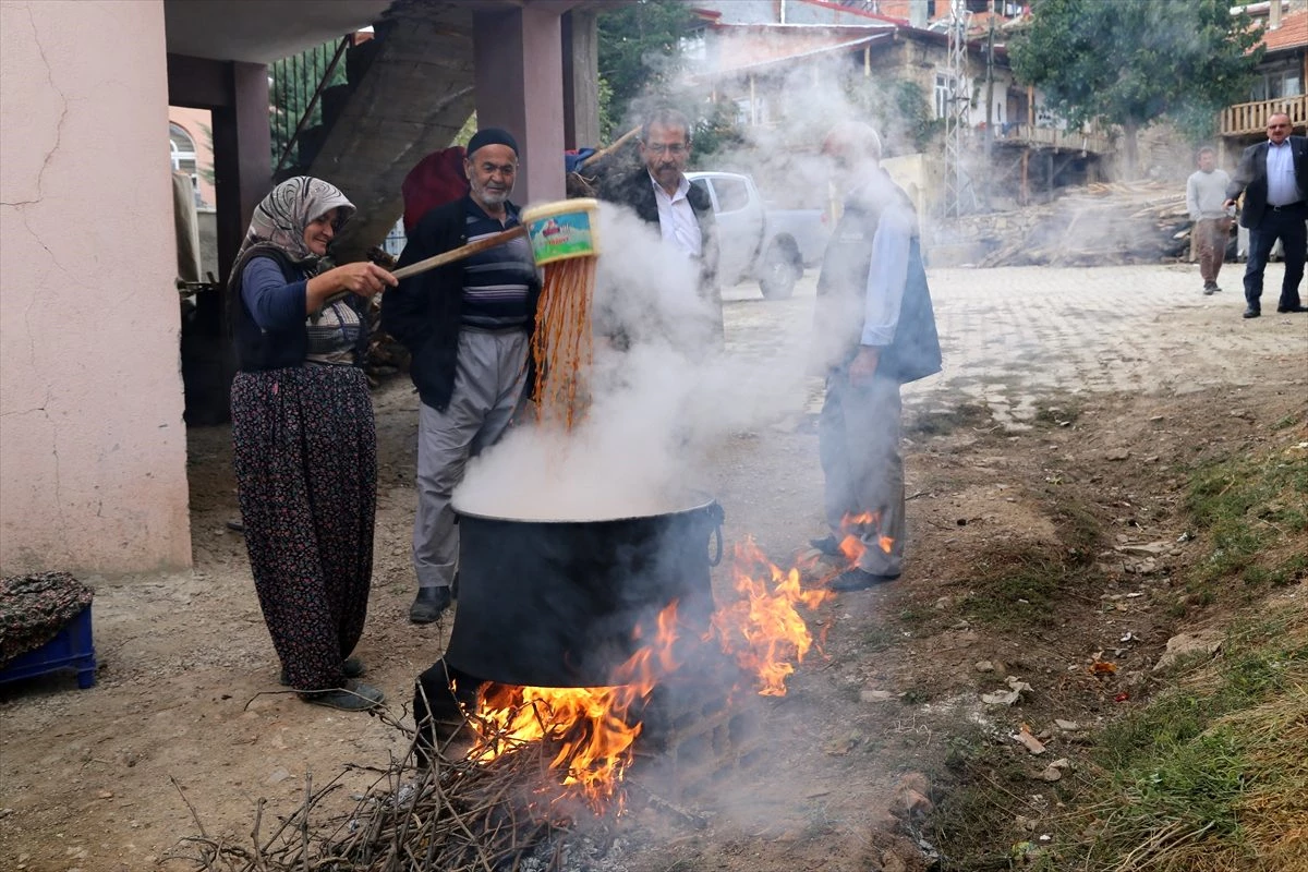 Hadim\'de sezonun son pekmez kazanı kaynatıldı