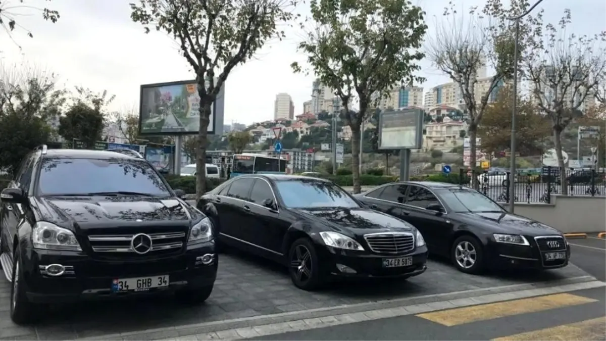 İBB\'ye ait 3 lüks araç, müzayede ile 850 bin TL\'ye satıldı