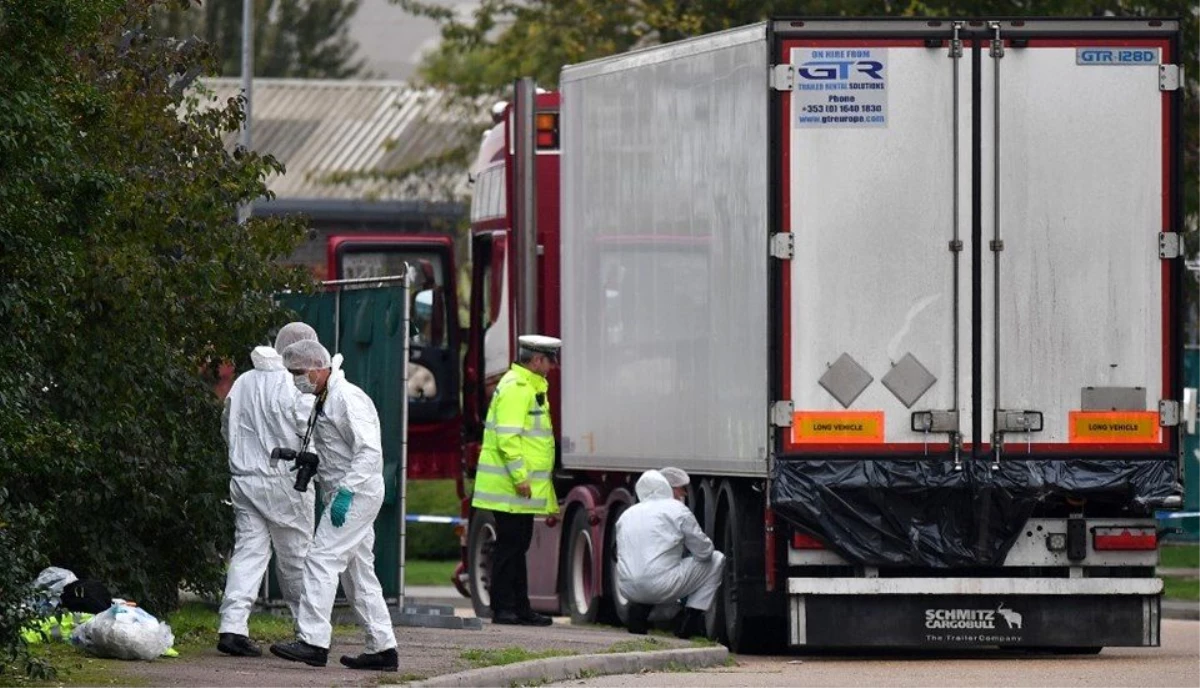 İngiltere\'de bir tırın içinde bulunan 39 cesedin gizemi çözülüyor