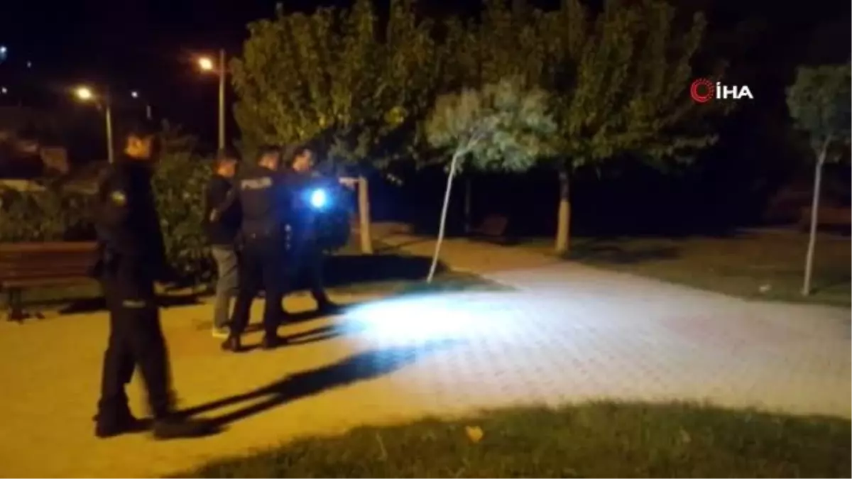 İzmir\'de iki grup arasında çıkan kavgada silahlar konuştu: 2 yaralı