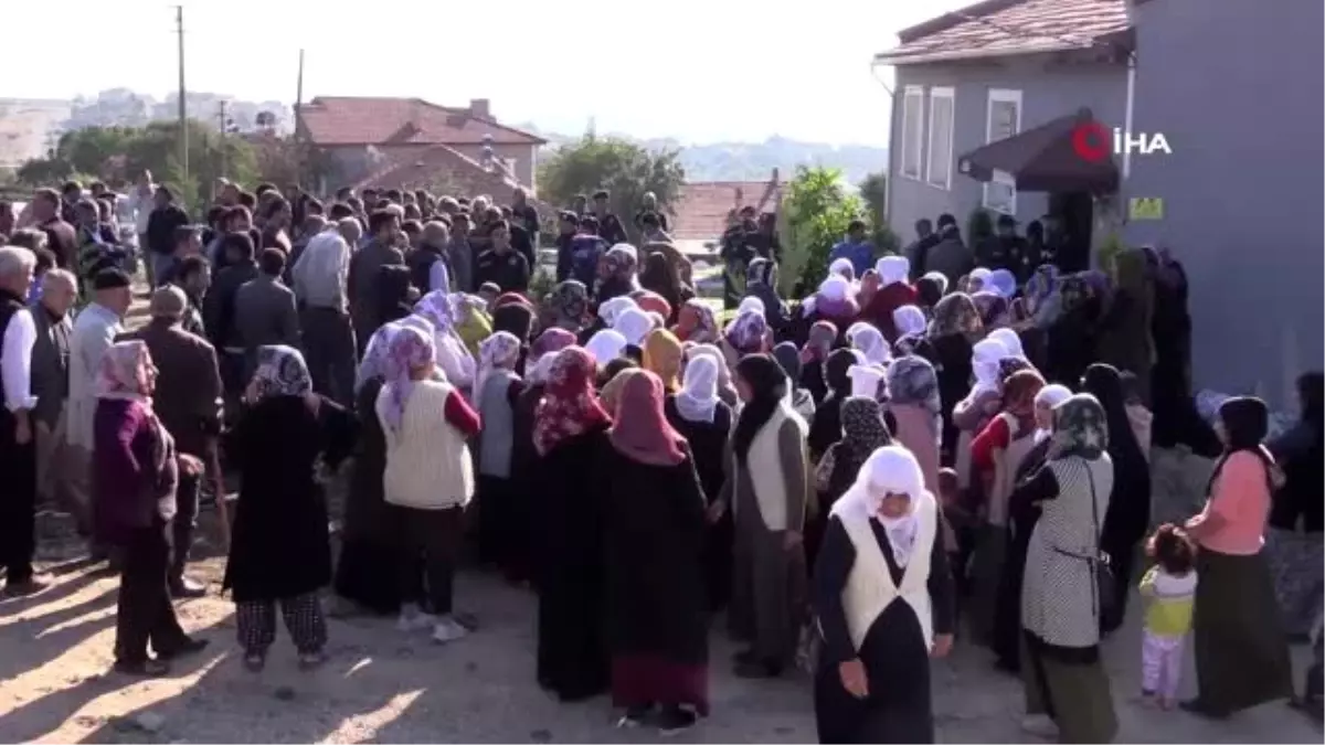 Yangın faciasında kocası ve 3 çocuğunun öldüğü anneye söyleyemediler