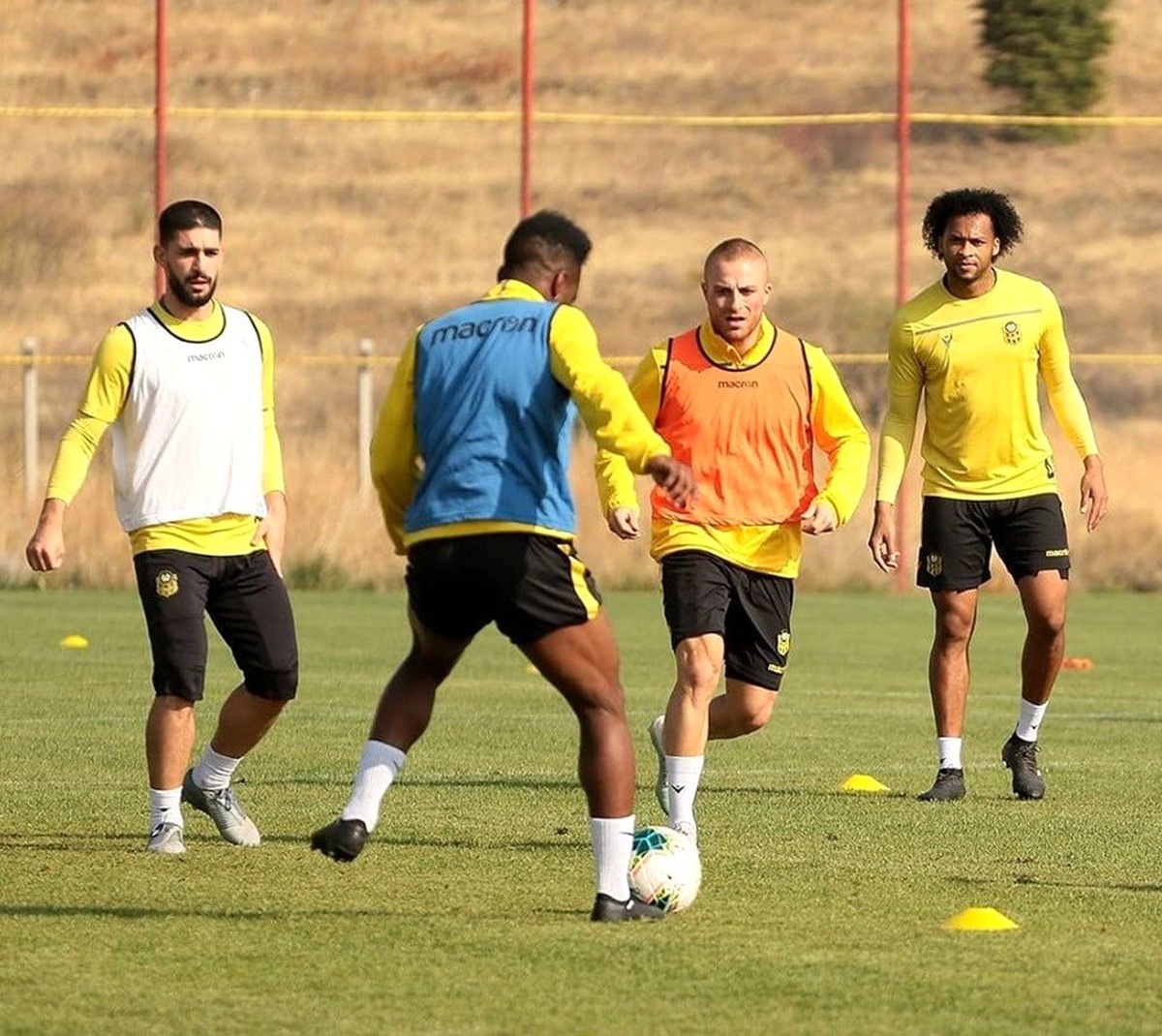 Yeni Malatyaspor\'da Gökhan ve Bifouma ilk 11 için mesaj