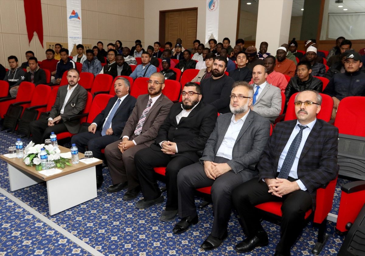 AİÇÜ Rektörü Karabulut yabancı öğrencilerle buluştu