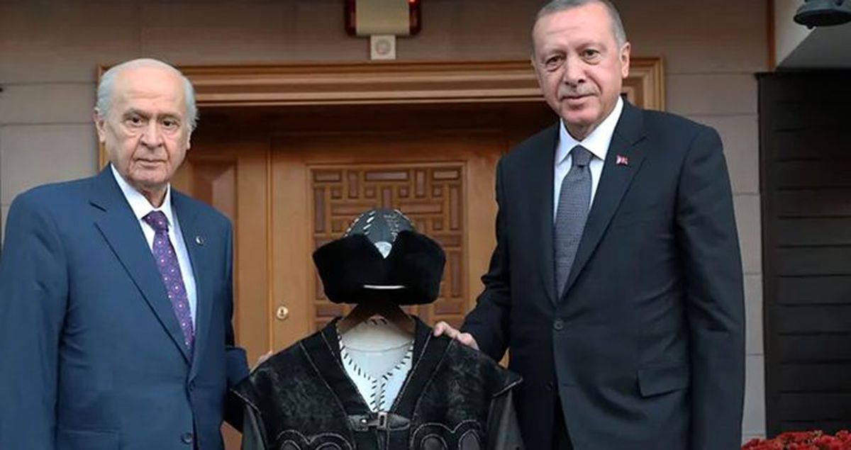 Bahçeli'nin Cumhurbaşkanı Erdoğan'a hediye ettiği hakan kaftanının sırrı