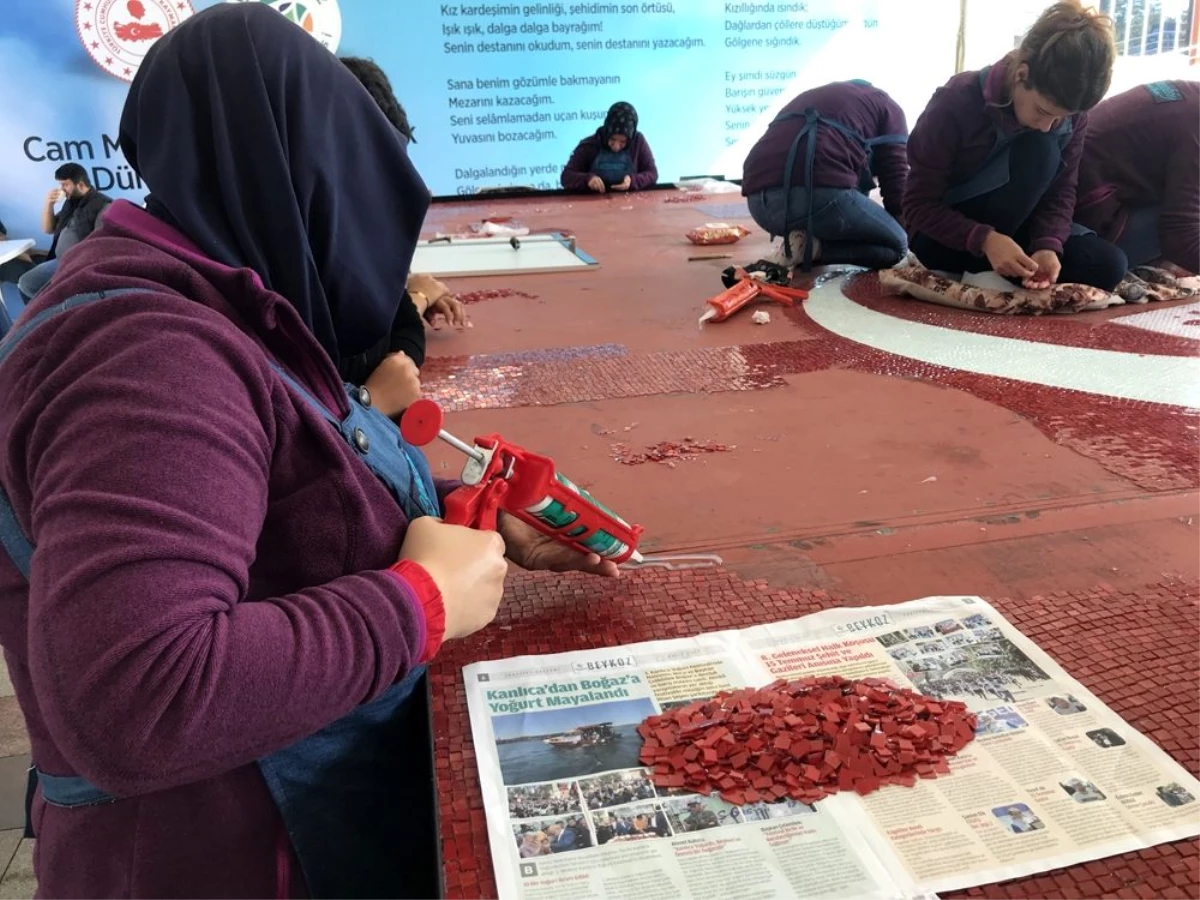 Cam mozaikten dev Türk bayrağı Beykoz\'da hazırlanıyor