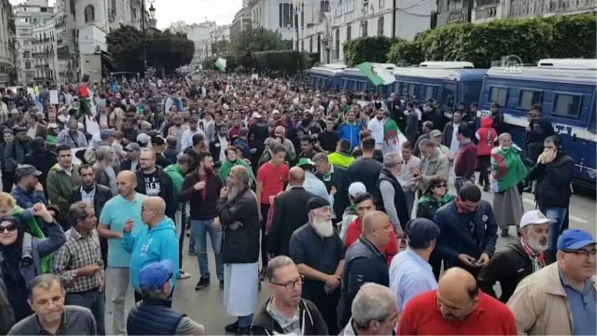 Cezayir\'de "Buteflika rejimi temsilcileri" protesto edildi