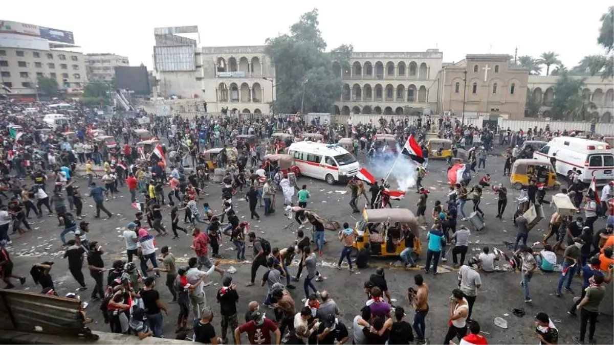 Irak\'ta göstericiler yerel hükümet binasını ateşe verdi