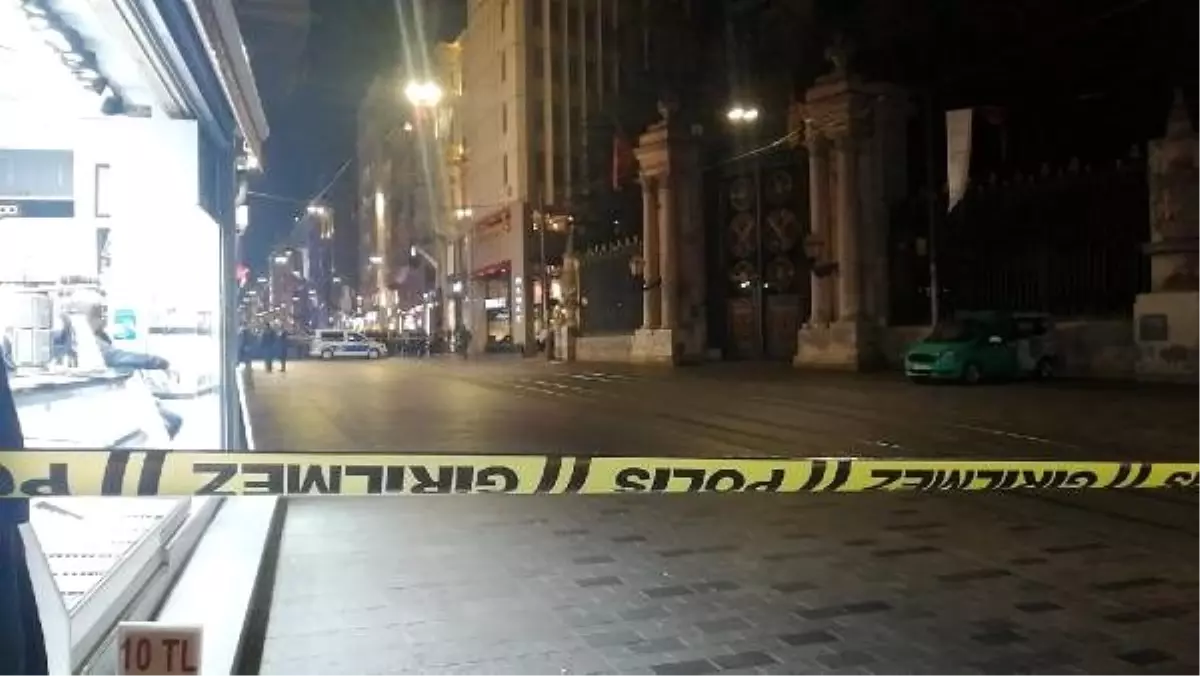 İstiklal Caddesi\'ndeki şüpheli çanta, panik yarattı: Çantadan elbise çıktı