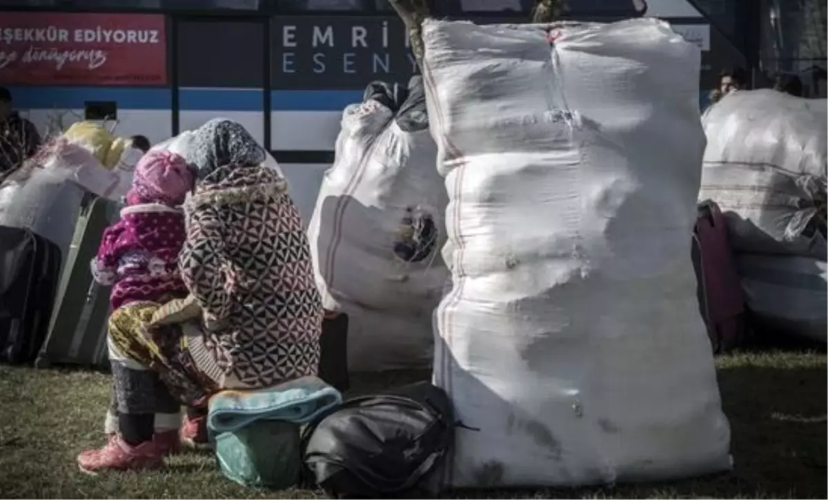 Uluslararası Af Örgütü: Türkiye yüzlerce mülteciyi \'kandırarak ya da zorla\' Suriye\'ye gönderdi