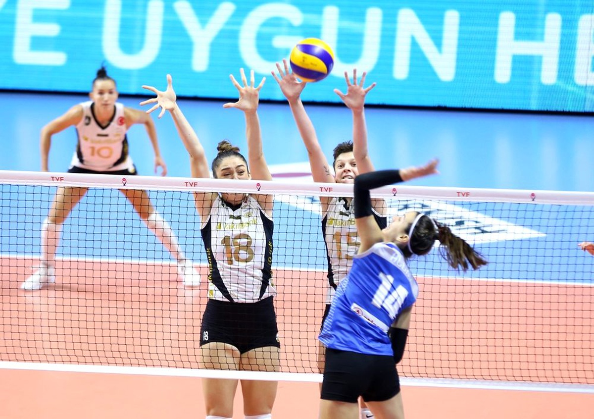 VakıfBank\'tan ligde dördüncü zafer