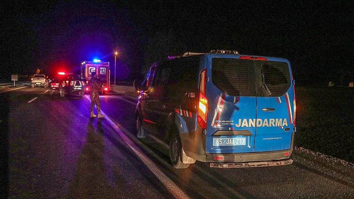 Van\'da askeri zırhlı araç devrildi: 26 asker yaralı