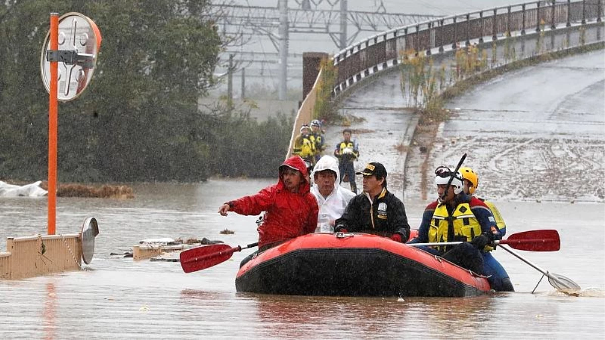 Japonya\'da şiddetli yağışlar nedeniyle en az 10 kişi hayatını kaybetti
