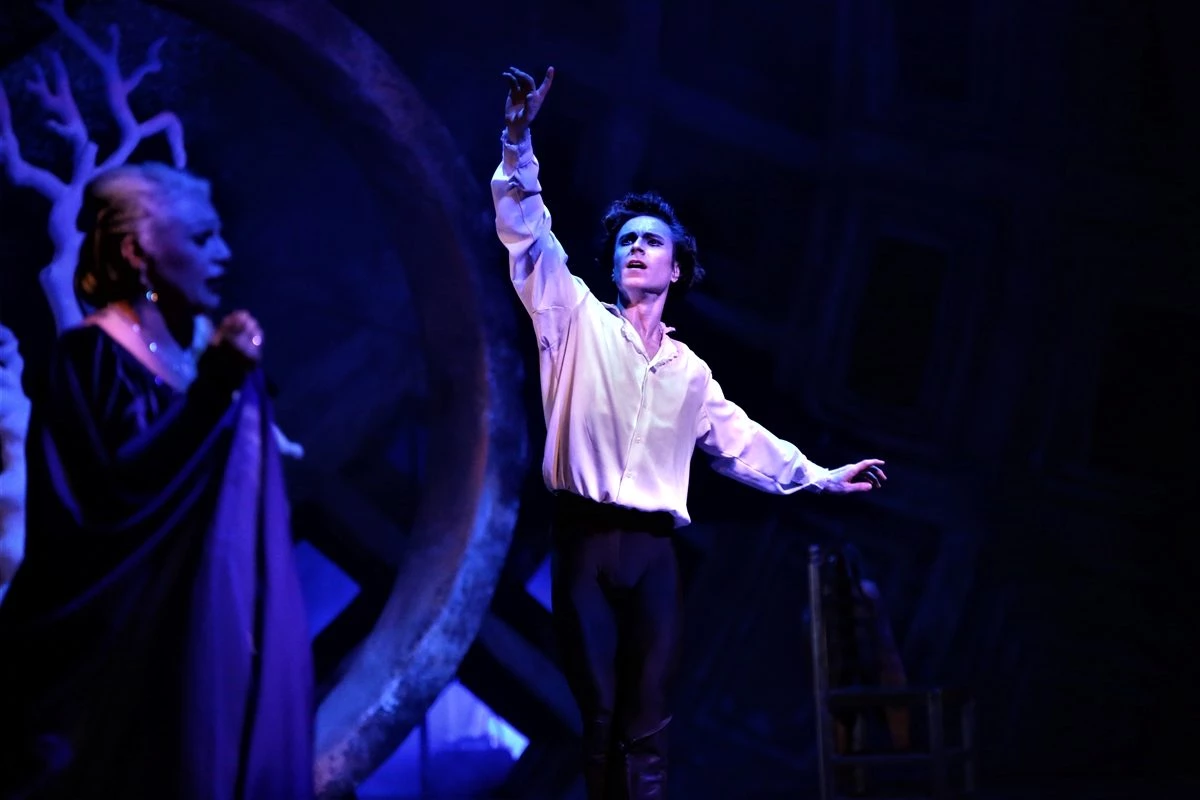 MDOB, "Amadeus" balesinin prömiyerini sahneledi