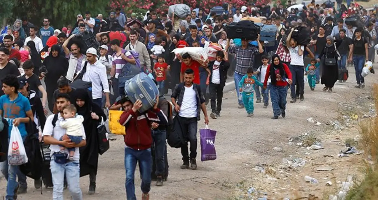 Mehmetçik\'in Suriye\'nin kuzeydoğusunu terörden temizlemesiyle binlerce Suriyeli evine döndü