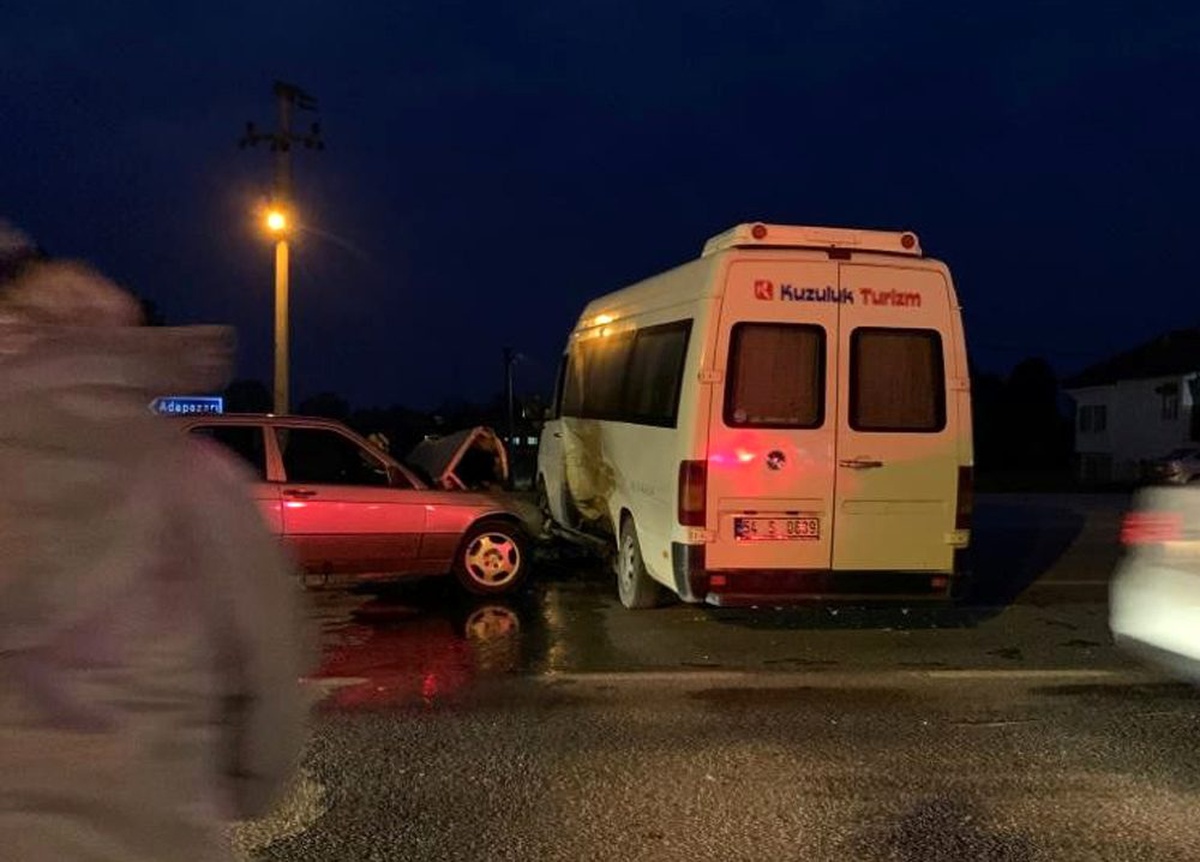 Otomobil işçi servisine çarptı: 6 yaralı