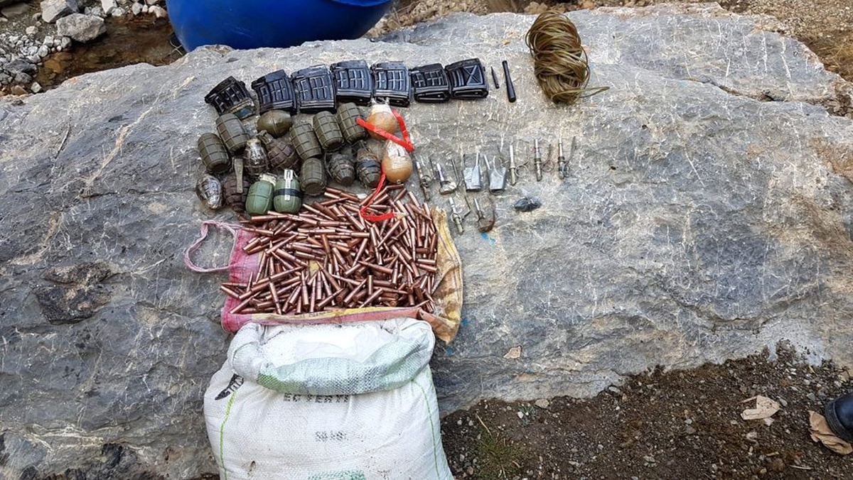 PKK\'ya ait 15 adet el bombası ile 2 adet EYP düzeneği ele geçirildi