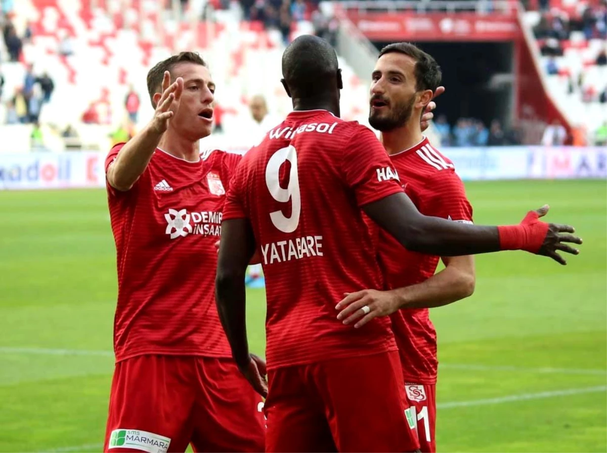 Süper Lig: DG Sivasspor: 2 - Antalyaspor: 1 (Maç sonucu)