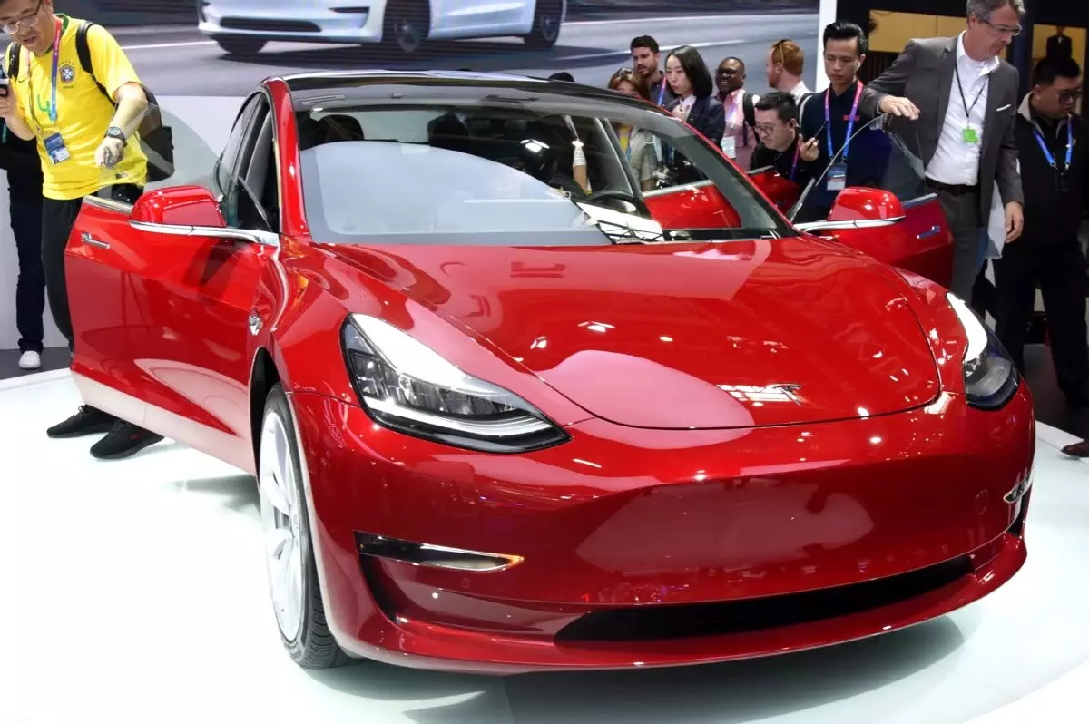 Tesla, Çin\'de üretmeye başladığı Model 3\'ü 50 bin dolardan satıyor