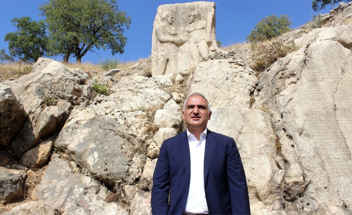 Bakan Ersoy, Adıyaman\'ın tarihi mekanlarını inceledi