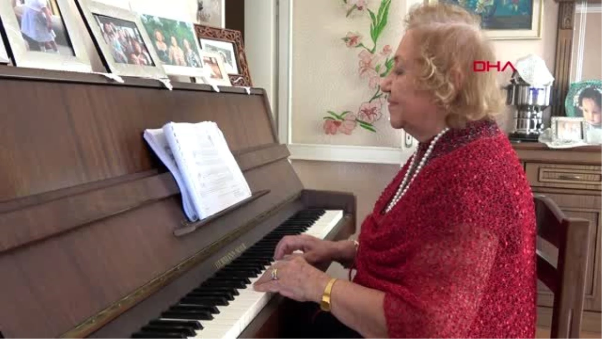 İzmir 86 yaşındaki \'cumhuriyet kadını\', hayatı dolu dolu yaşıyor