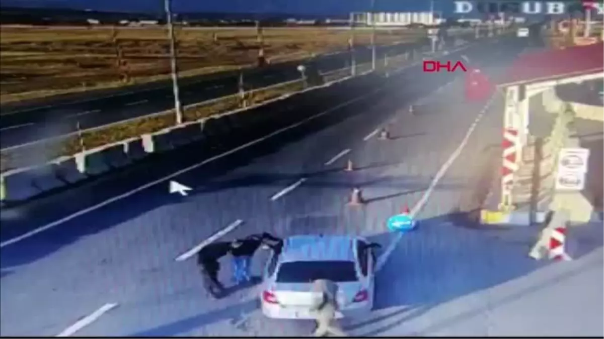 Ağrı otomobilde kaçak sigaralarla yakalanan 2 kişi, polis çıktı -