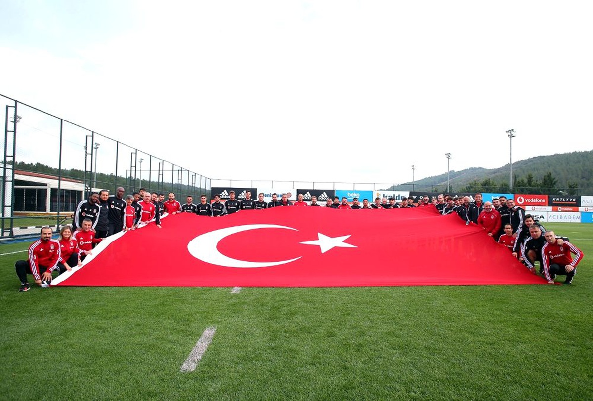Beşiktaş\'tan Cumhuriyet Bayramı kutlaması