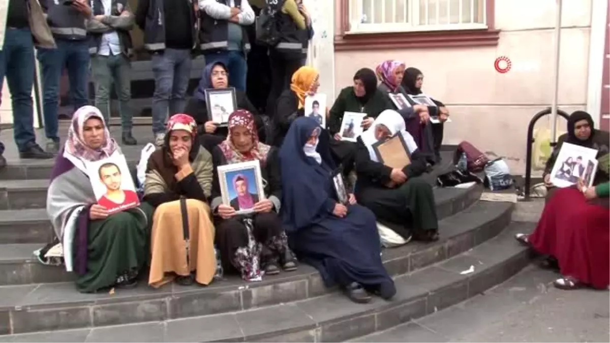 HDP\'nin parti binasına güvenlik kamerası yerleştirmesine evlat nöbetindeki ailelerden suç duyurusu