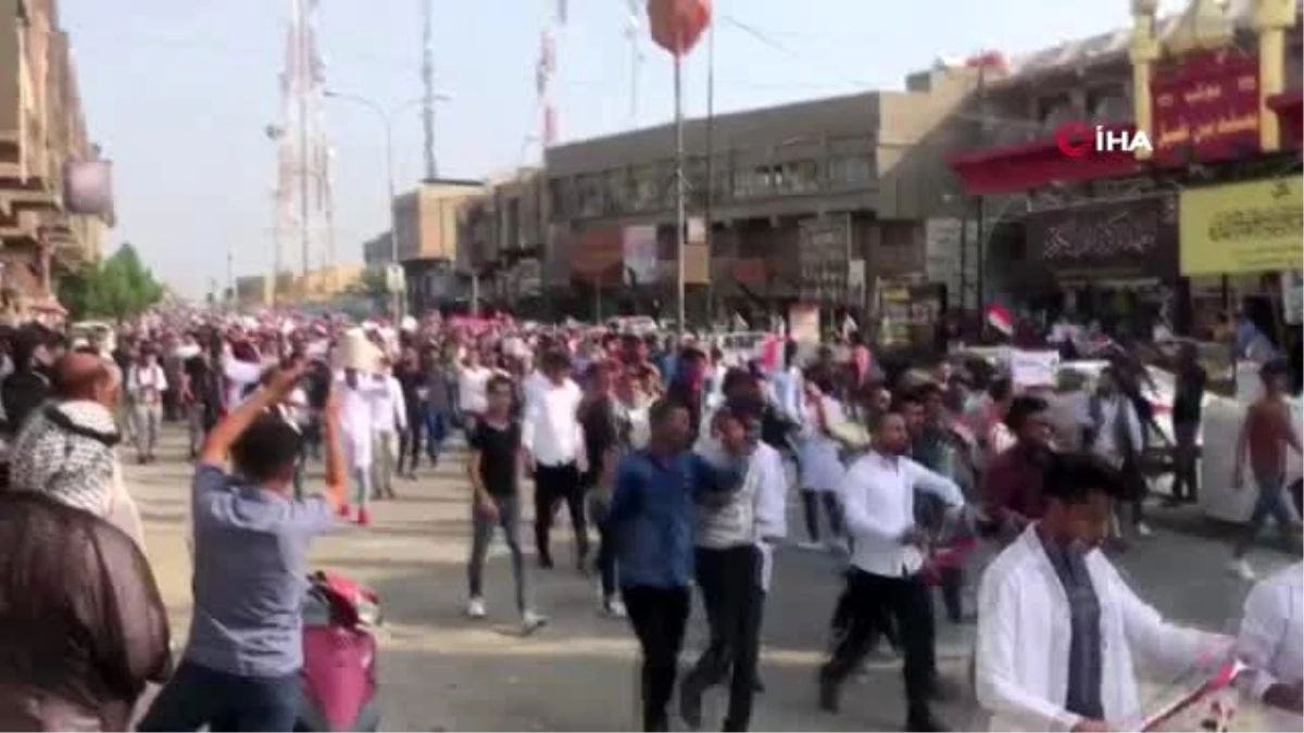 Irak\'ta öğrenciler hükümetin çağrısına rağmen sokaklarda