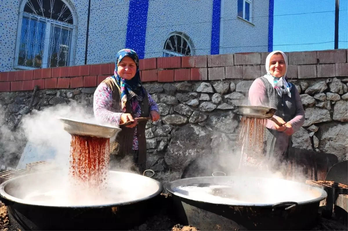 Manisa\'da pekmez kazanları kaynıyor