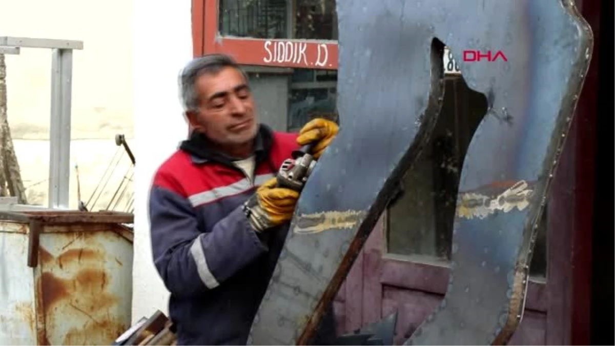 Sivas demirci ustası, 4 metrelik atatürk anıtı yaptı