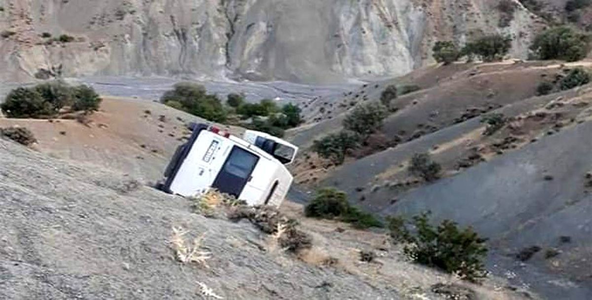 Tekstil işçilerini taşıyan minibüs şarampole yuvarlandı: 1 ölü, 10 yaralı