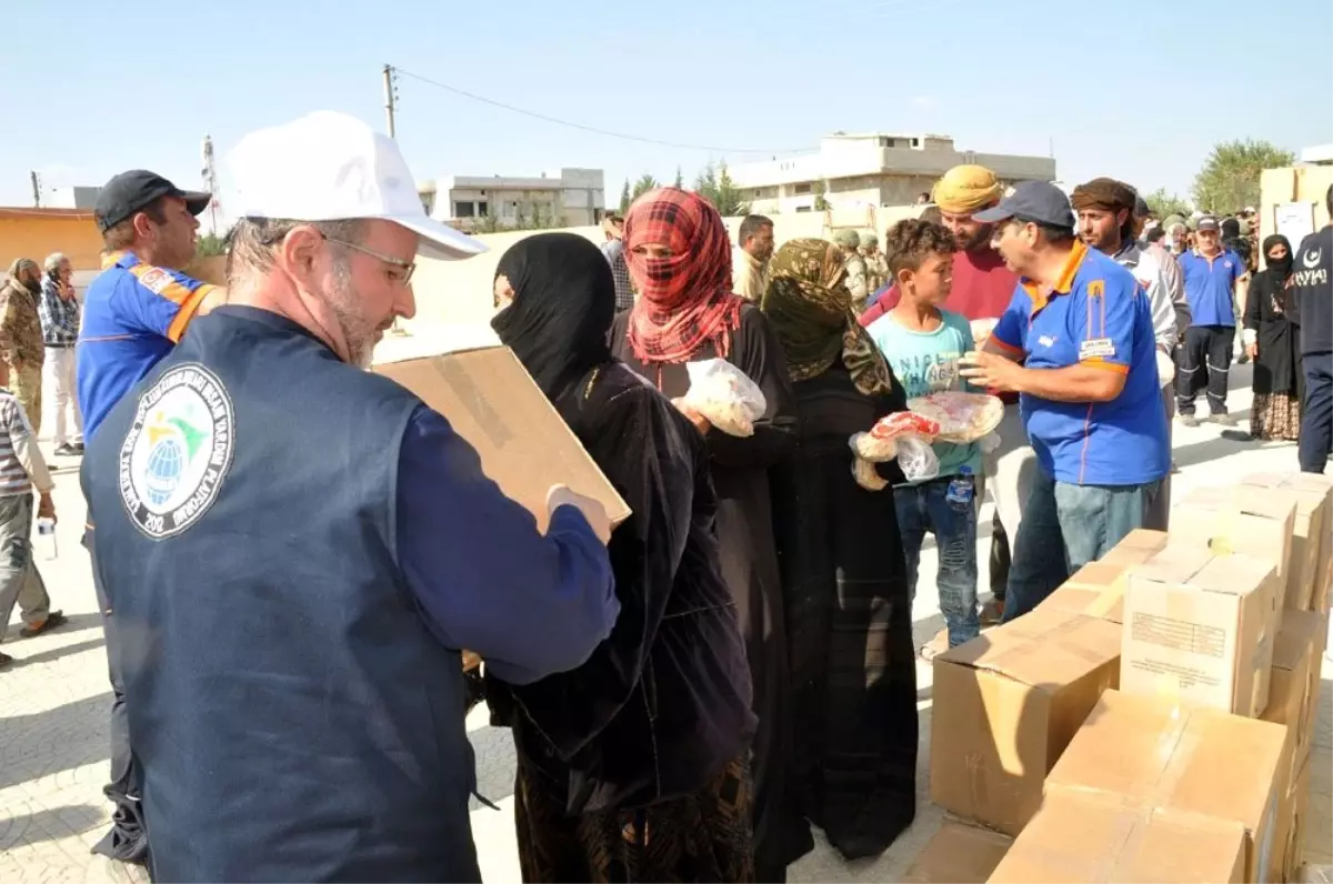 Telabyad\'a 10 araçlık insani yardım konvoyu ulaştı