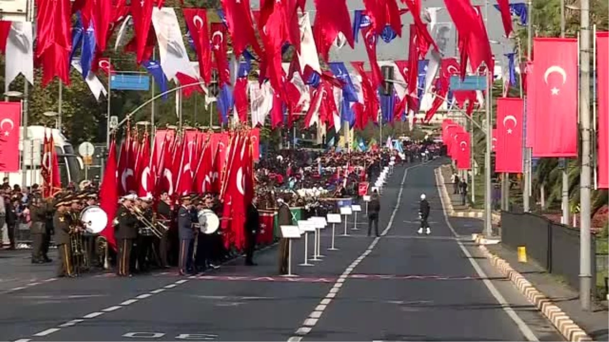 29 Ekim Cumhuriyet Bayramı kutlanıyor - Vatan Caddesi geçit töreni (1)