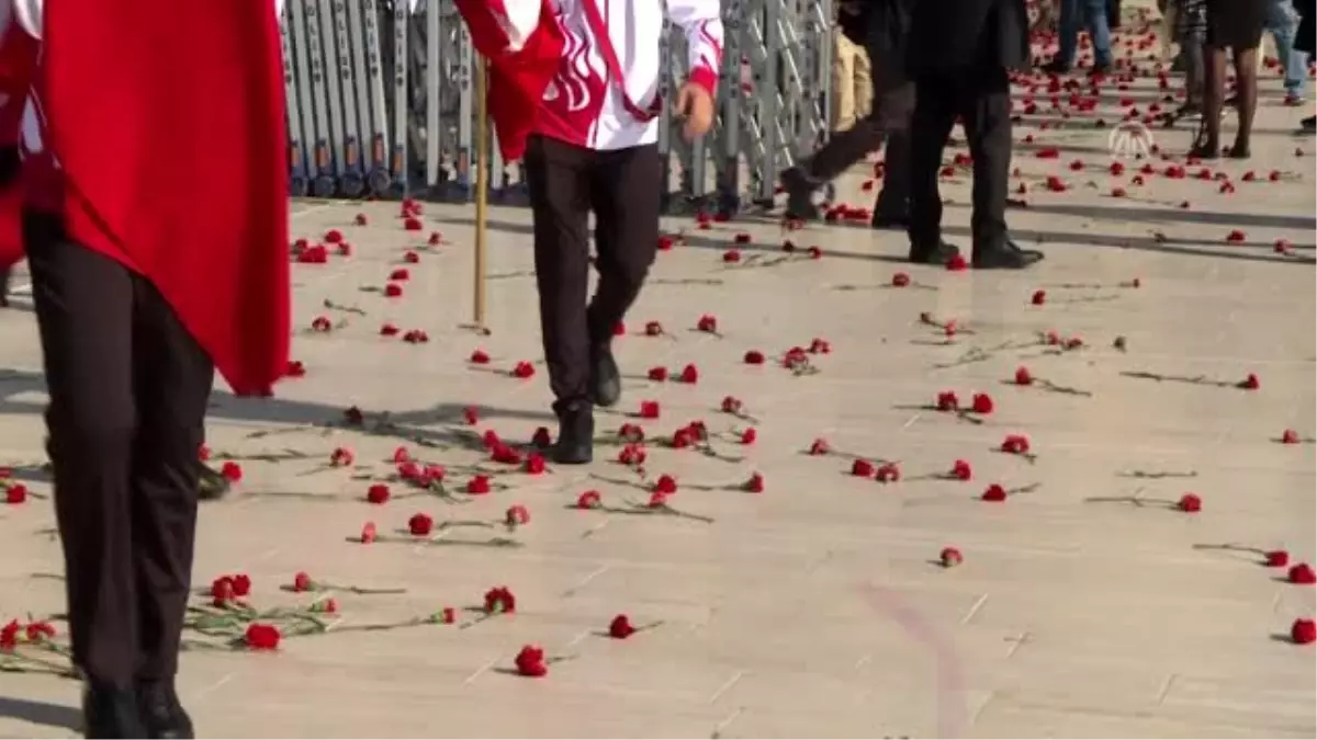 Anıtkabir\'de ziyaretçi yoğunluğu