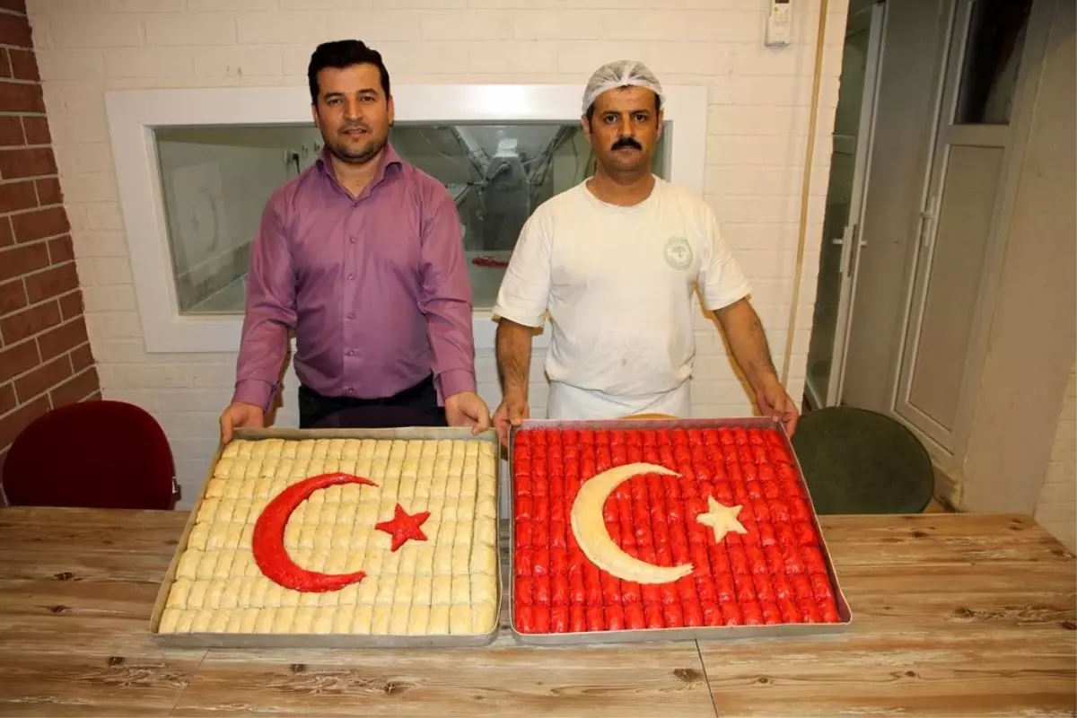 Baklava ustalarından Mehmetçik\'e \'ay yıldızlı\' baklava