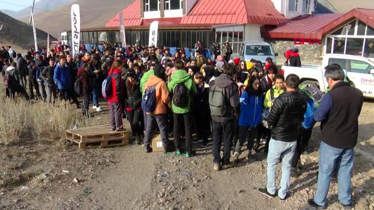Erzurum palandöken\'in zirvesine \'cumhuriyet tırmanışı\'