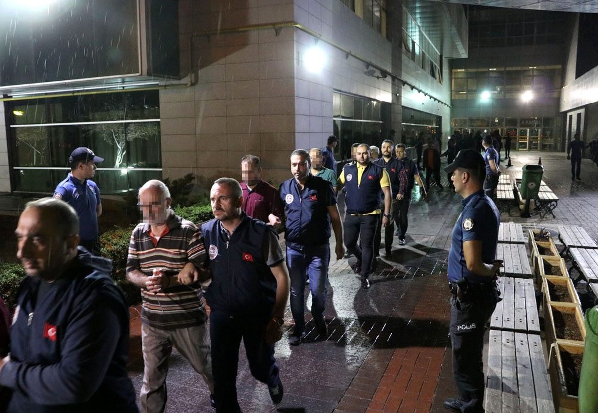 Mersin merkezli 8 ilde FETÖ\'nün yeni yapılanmasına operasyon: 14 tutuklama