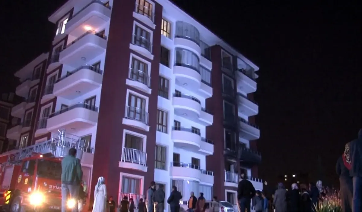 Apartmanda yangın paniği: 10 kişi hastanelik oldu