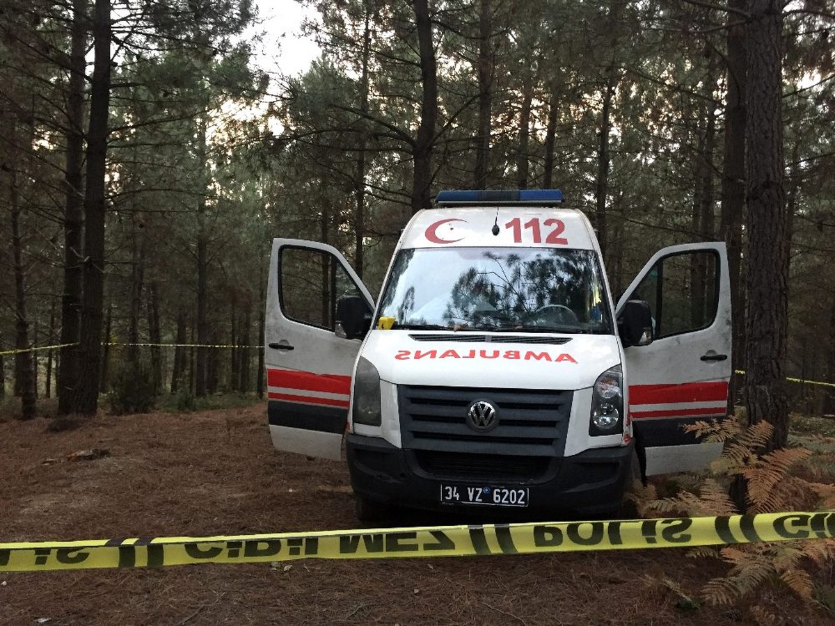 Çalınan ambulans incelemelerin ardından olay yerinden kaldırıldı