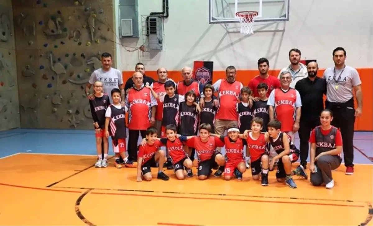 Darülaceze sakinleri, geleceğin basketbolcuları ile buluştu