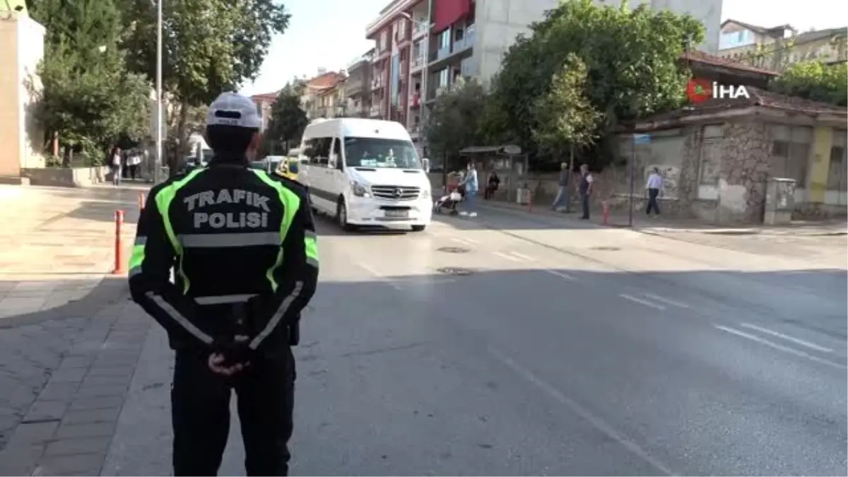 Denizli\'de yaya uygulamasında polise sürücülerden hem tepki hem övgü..1 ay içinde yayaya yol...