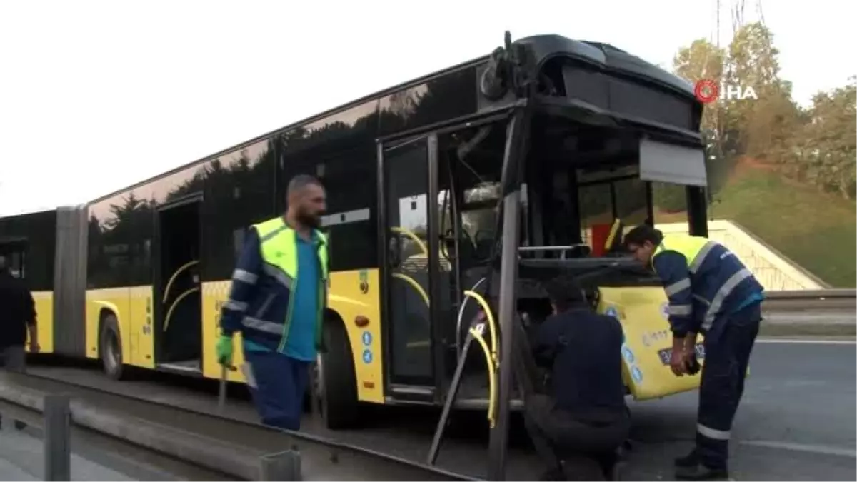 İETT otobüsü park halindeki kamyonete çarptı: 1 yaralı