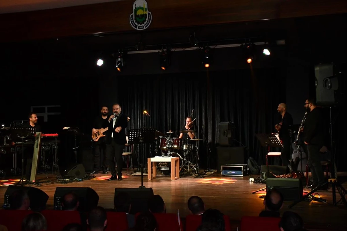 İnegöl\'de Hakan Aysev Cumhuriyet özel konseri