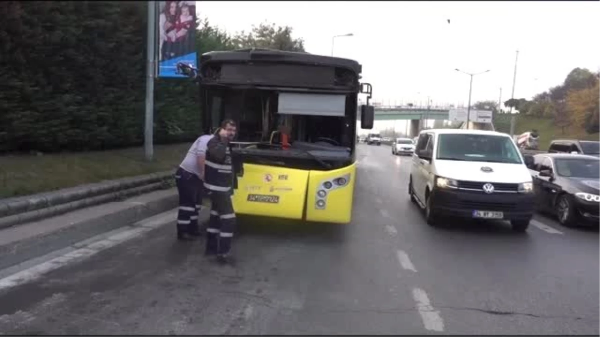 Kağıthane\'de otobüs kamyonete çarptı: 1 yaralı