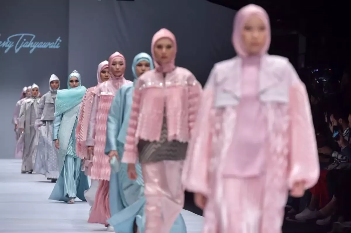 Modanın kalbi Jakarta Fashion Week\'te attı