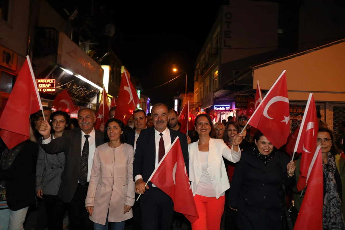 Mudanya\'da Cumhuriyete yakışan kutlama
